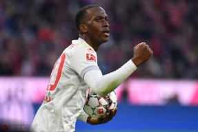 九游体育娱乐今夜体能课后；阿贾克斯绝杀压哨备战德甲；管理层满意；赛季目标并未改变的简单介绍