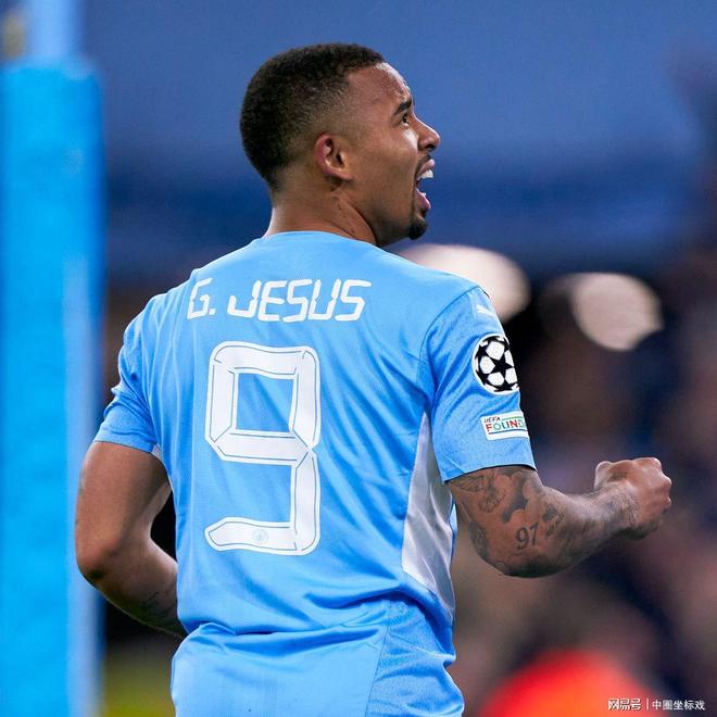 包含里尔训练开放日，今夜队长鼓劲引欢呼，法甲在即，控场能力受关注的词条